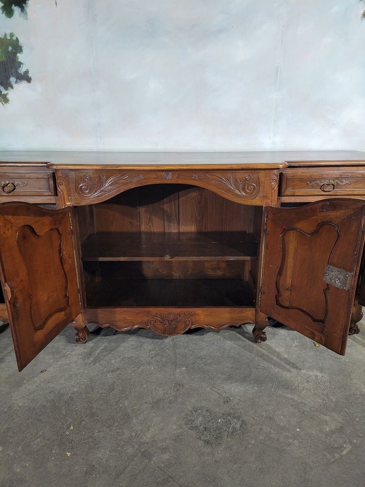 Credenza in ciliegio in stile Luigi XV del XIX secolo