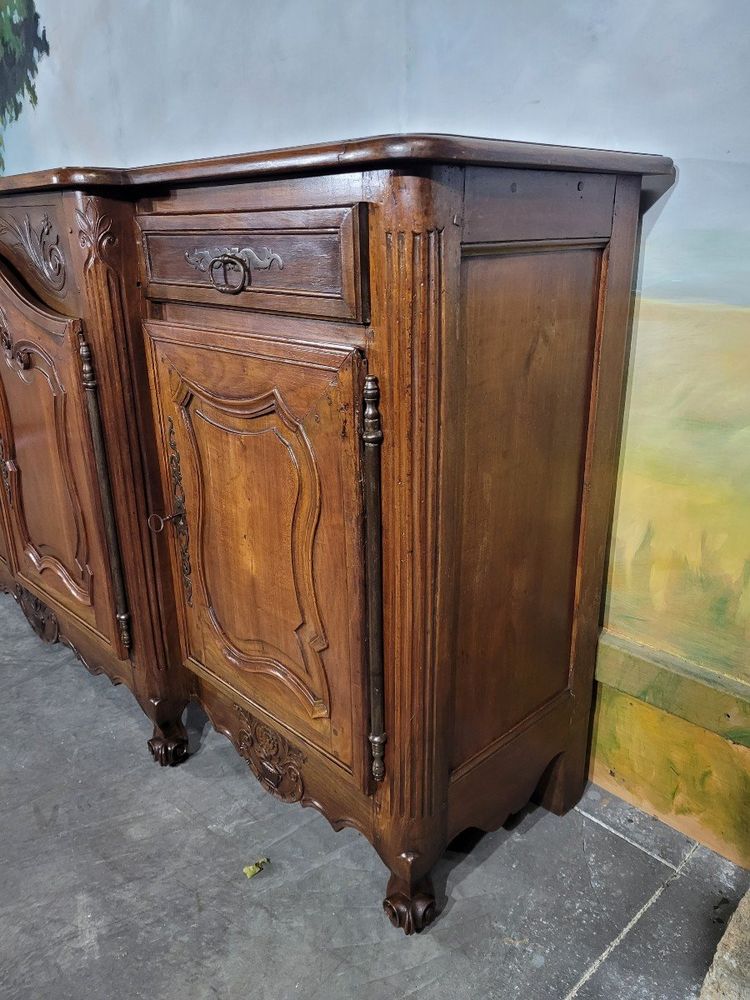 Credenza in ciliegio in stile Luigi XV del XIX secolo