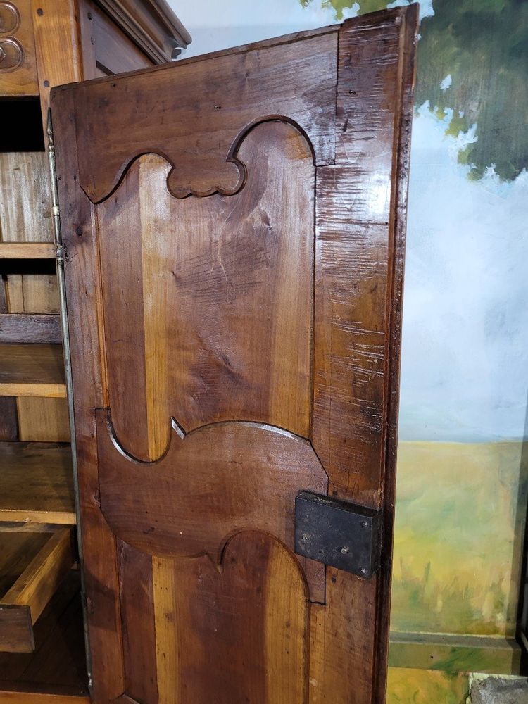 Piccola credenza Luigi XV in betulla massiccia