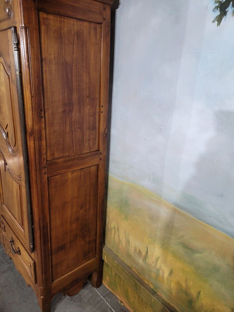 Piccola credenza Luigi XV in betulla massiccia