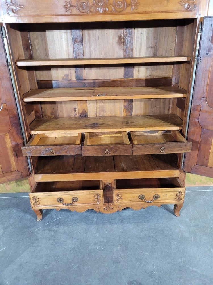 Piccola credenza Luigi XV in betulla massiccia