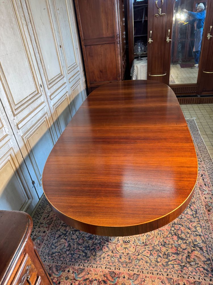 Large 1930-1940 Art Deco dining table in Rio rosewood