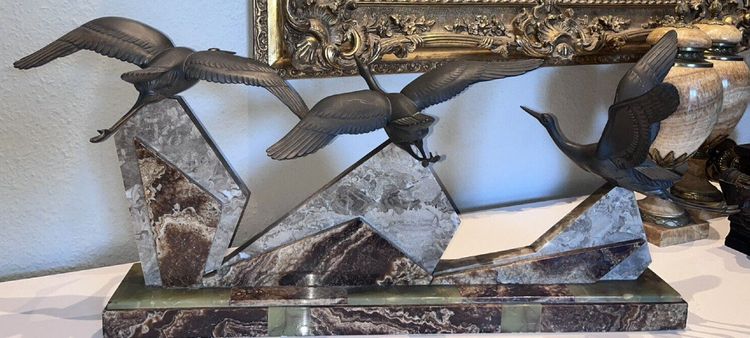 ROCHARD Irenée (1906-1984)  Important Groupe Art Déco En Régule Avec 3 Cigognes  Signé  L95cm