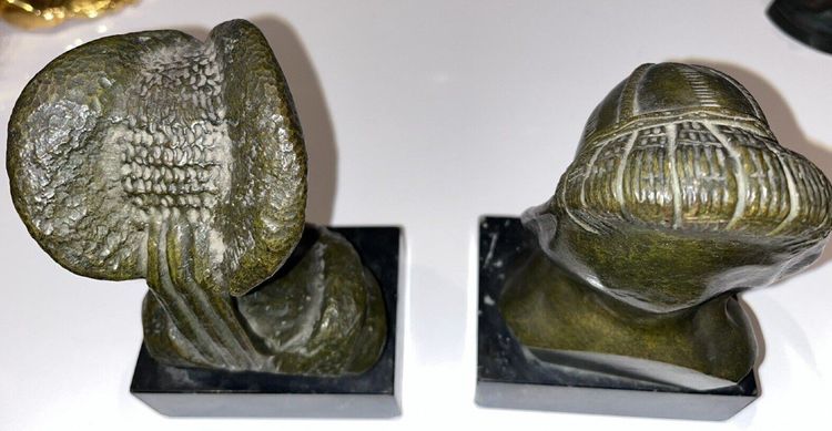 GARREAU Georges Raoul ( 1885-1955) Ein Paar Buchstützen aus Bronze mit grüner Patina Signiert