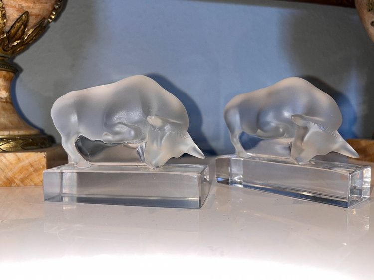 LALIQUE France   Paire De Serre Livres Taureaux  En Cristal  ( 1 Seul Signé )