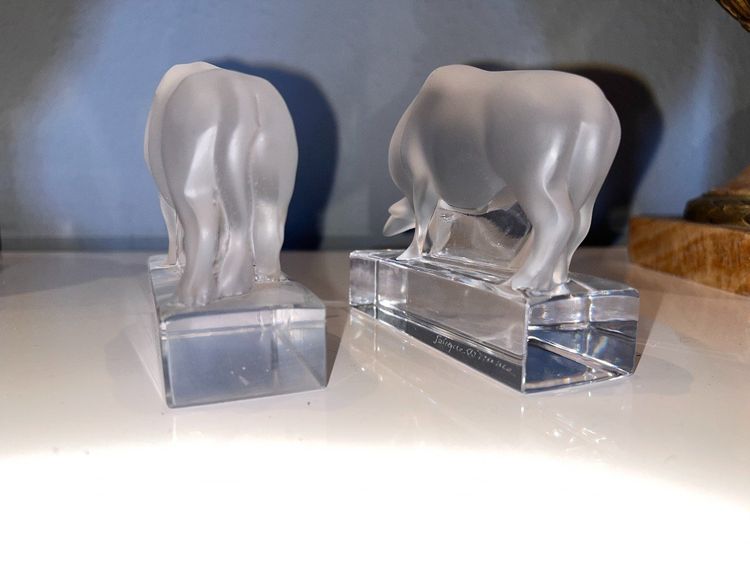 LALIQUE France   Paire De Serre Livres Taureaux  En Cristal  ( 1 Seul Signé )