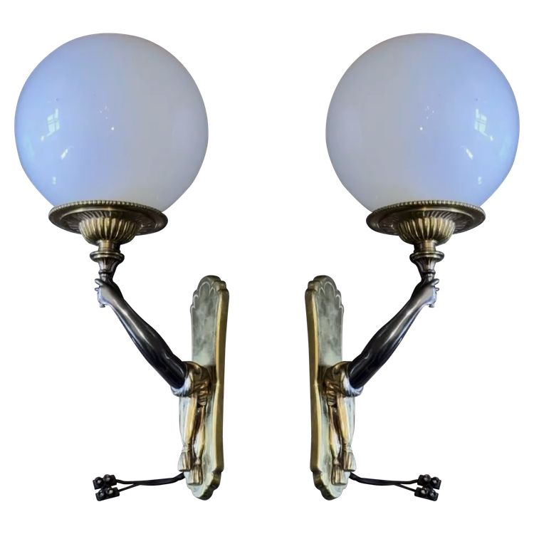 Maison CHARLES Paire d'Appliques En Bronze En Forme De Bras Tendus De Nubiens