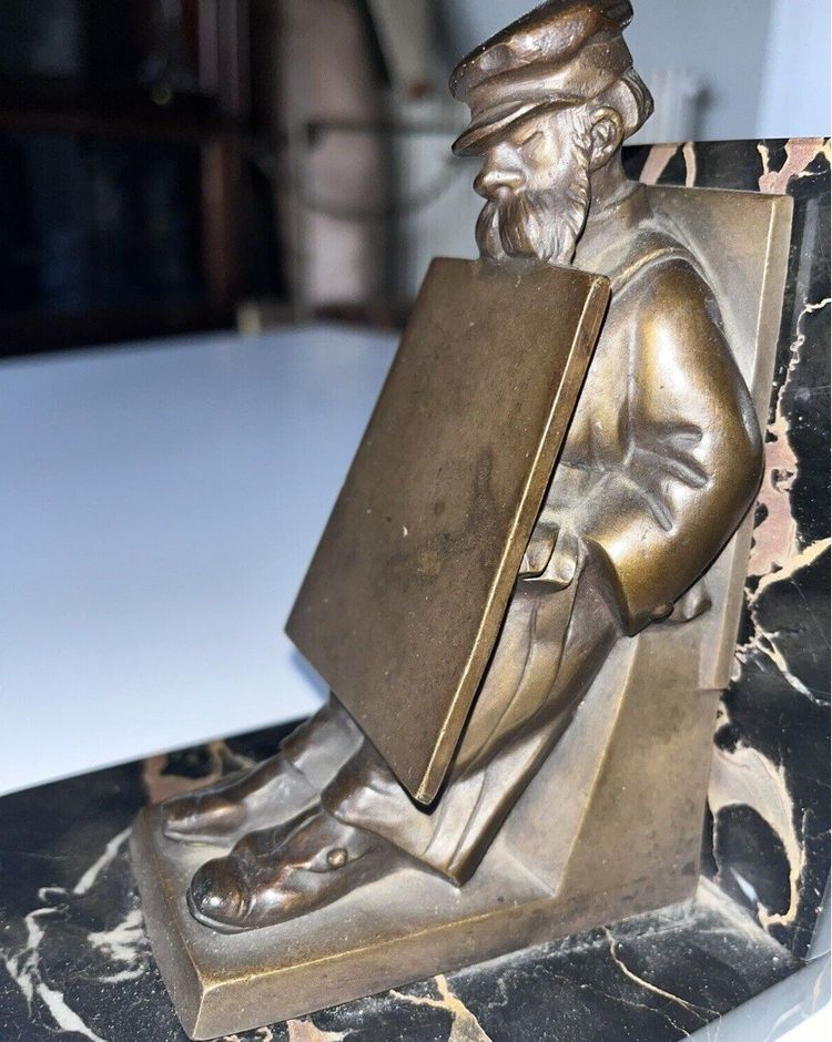 BEAL Georges ( 1884-1969) Serre-livres En Bronze à Décor De Montreur D’affiches  Signés