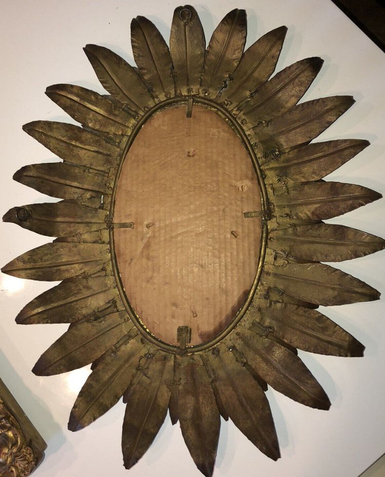 Specchio solare in metallo dorato decorato con 2 file di foglie leggermente arrotolate Stile Chaty
