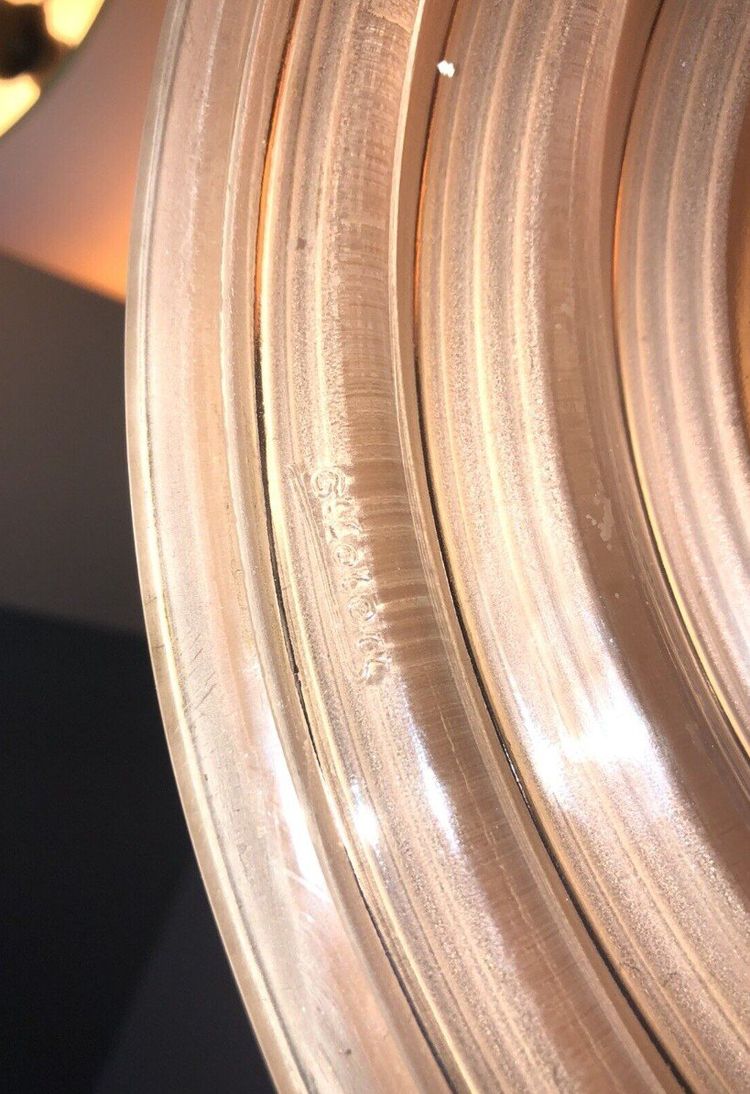 LELEU Georges Art Deco Lampe aus versilbertem Metall und satiniertem Glas mit Stufen-Dekor Signiert