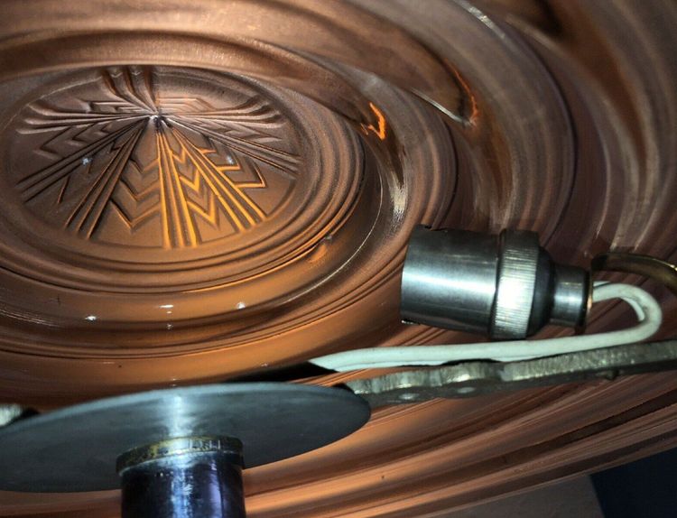 LELEU Georges Art Deco Lampe aus versilbertem Metall und satiniertem Glas mit Stufen-Dekor Signiert