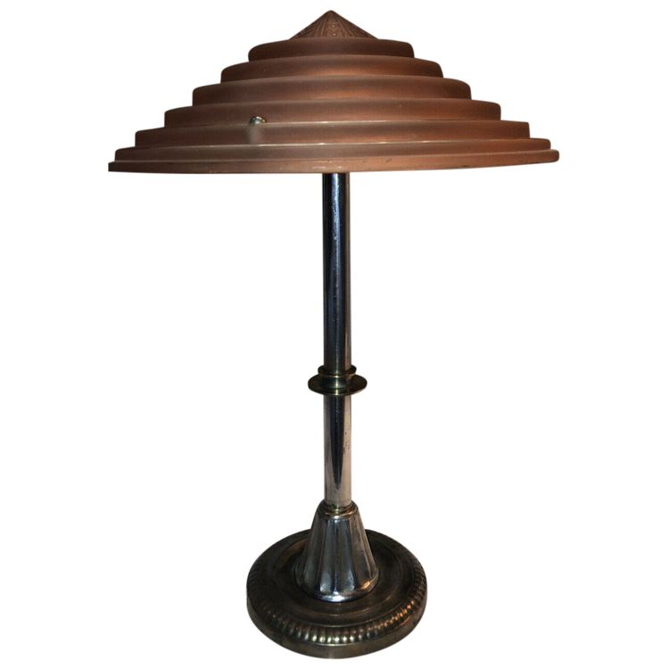 LELEU Georges Art Deco Lampe aus versilbertem Metall und satiniertem Glas mit Stufen-Dekor Signiert