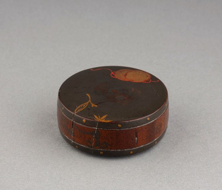 Netsuke - Japanese Urushi Wood and Lacquer Drum, Late Edo Japan, 19th Century