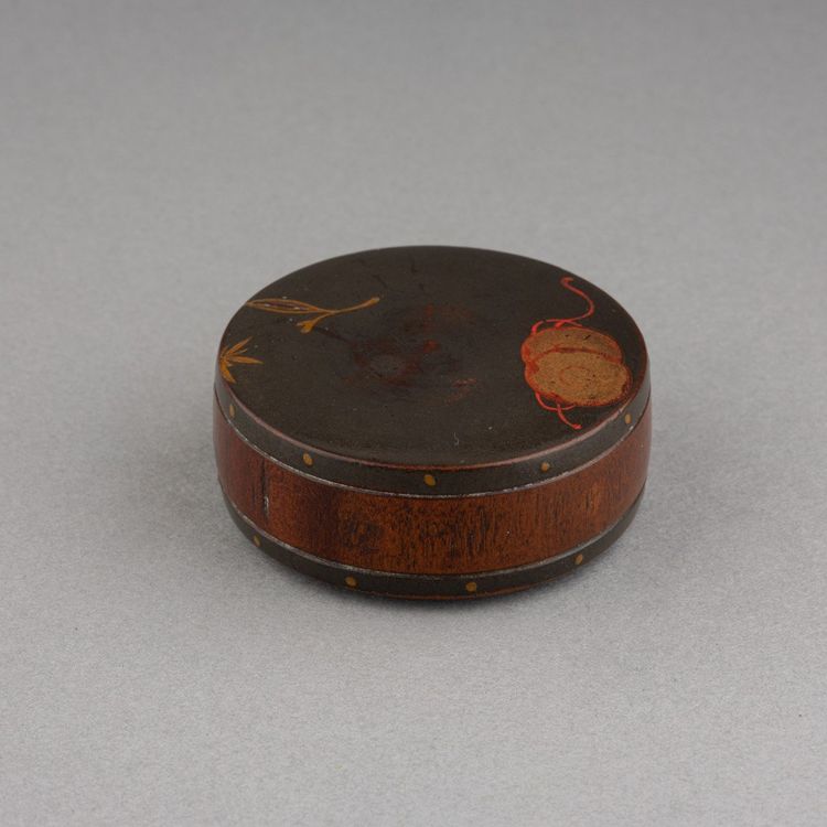 Netsuke - Japanese Urushi Wood and Lacquer Drum, Late Edo Japan, 19th Century