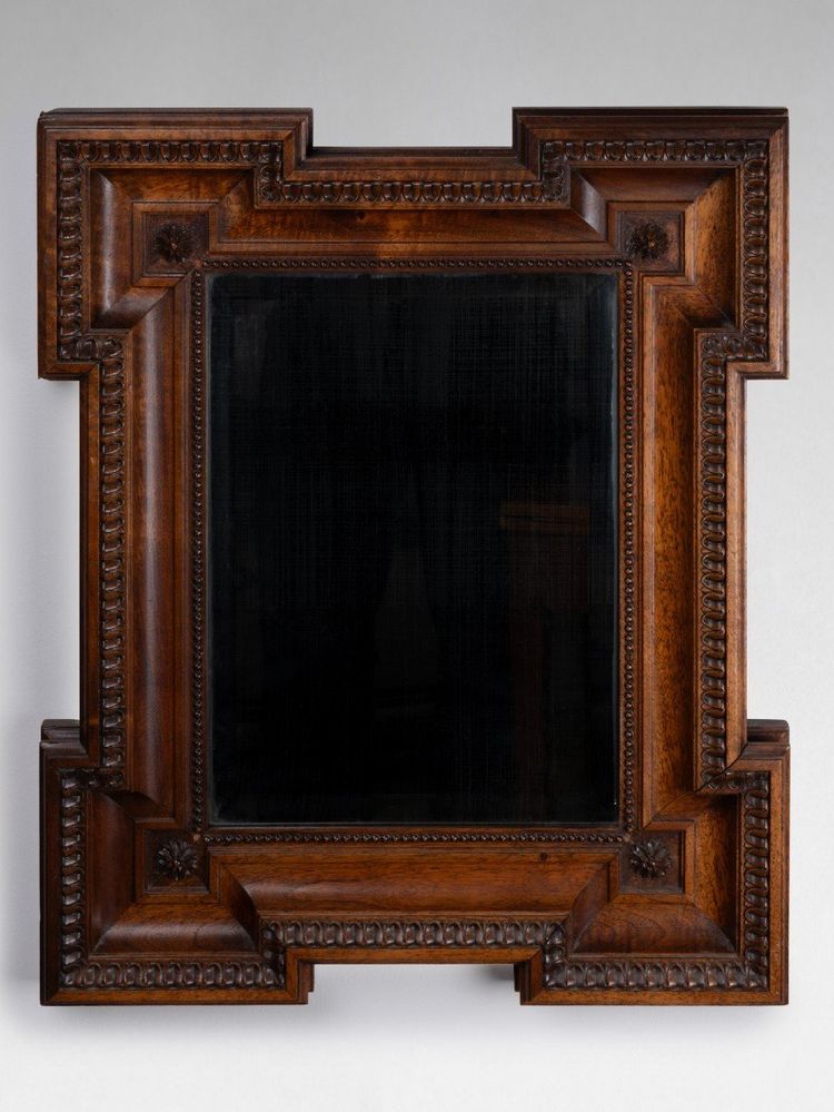 Miroir En Noyer Sculpté De Rais De Cœurs, 19e Siècle