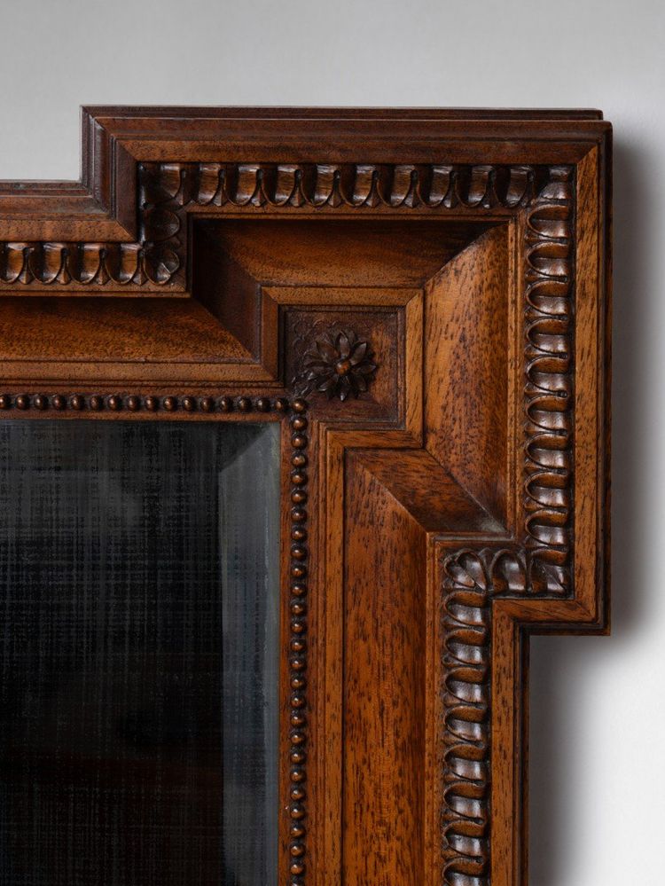 Miroir En Noyer Sculpté De Rais De Cœurs, 19e Siècle
