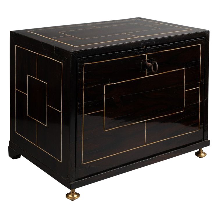 Small Travel Cabinet in Rosewood Veneer, 17th Century
