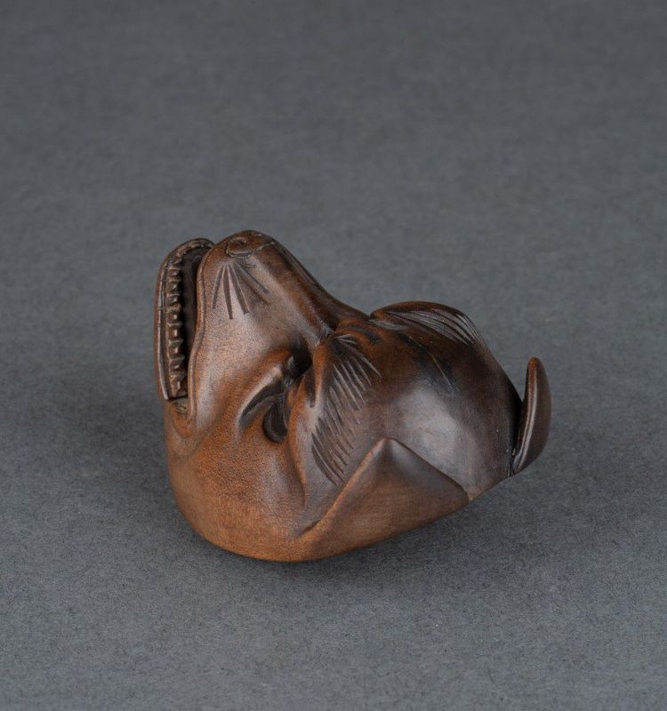 Netsuke, maschera Kyogen raffigurante una volpe, Kitsune, Giappone Edo, Meiji, arte asiatica