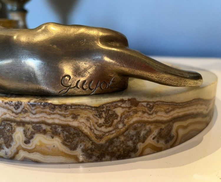 Georges GUYOT ( 1885-1973) "lionne à La Toilette" Schreibpult Bronze/Marmor Signiert