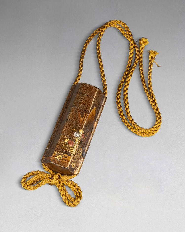 Piccolo Inro esagonale in lacca dorata Urushi Giappone Edo