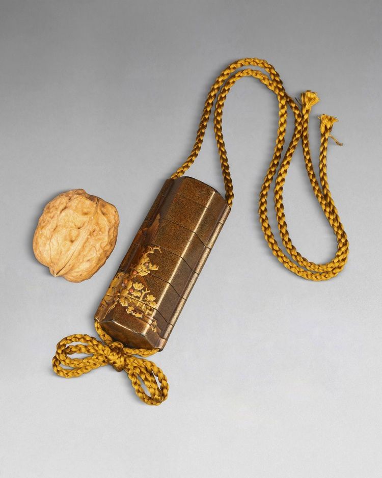 Piccolo Inro esagonale in lacca dorata Urushi Giappone Edo