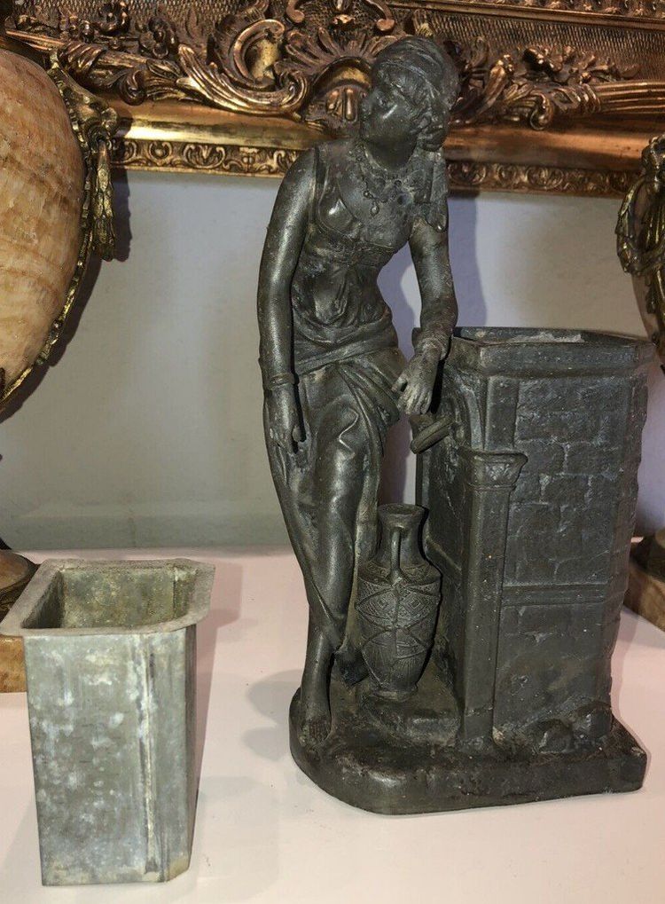 Louis HOTTOT (1834-1905). Sculpture Art Nouveau "femme Orientale à La Fontaine"   Signé