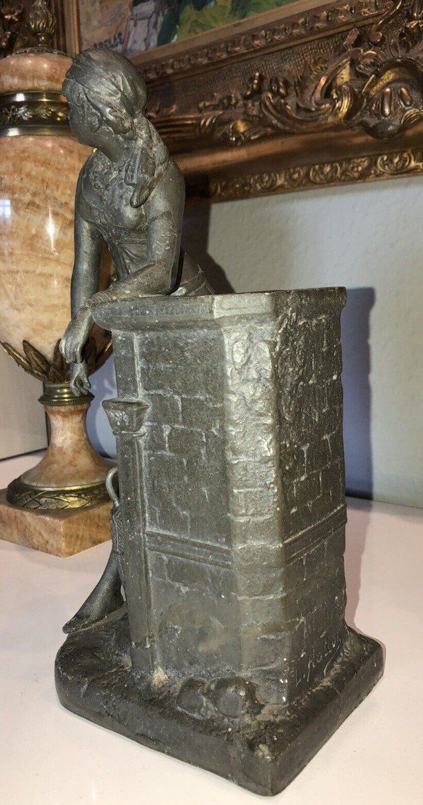 Louis HOTTOT (1834-1905). Sculpture Art Nouveau "femme Orientale à La Fontaine"   Signé