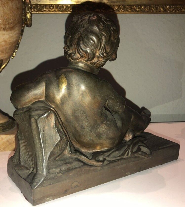 Grande Putto in bronzo con patina Medaglia anonima H. 21 cm
