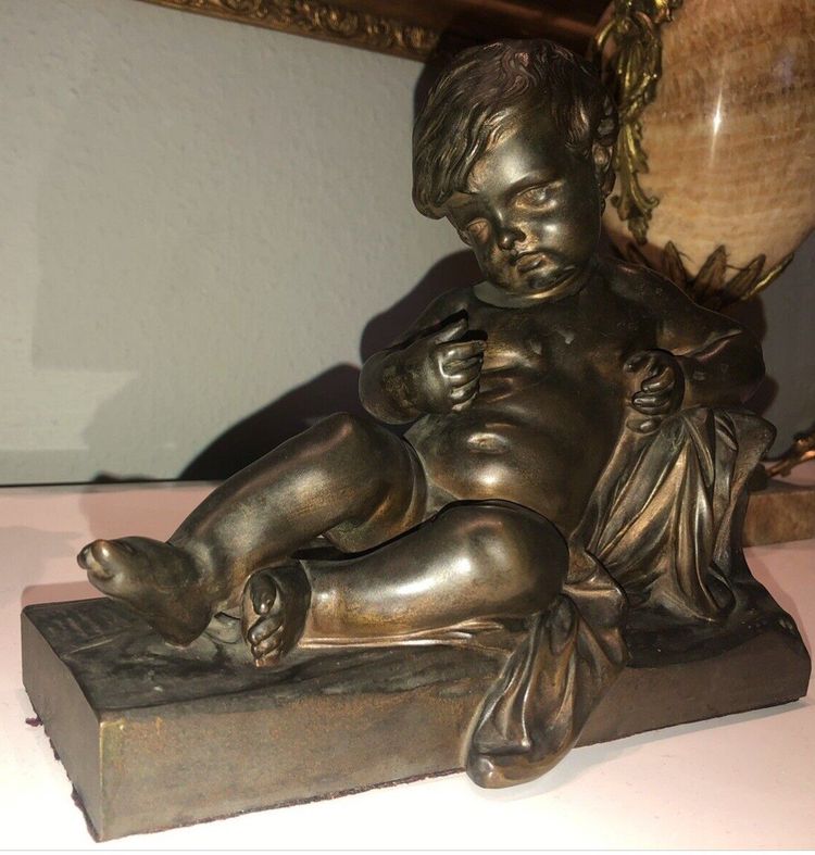 Grande Putto in bronzo con patina Medaglia anonima H. 21 cm