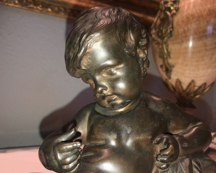 Grande Putto in bronzo con patina Medaglia anonima H. 21 cm