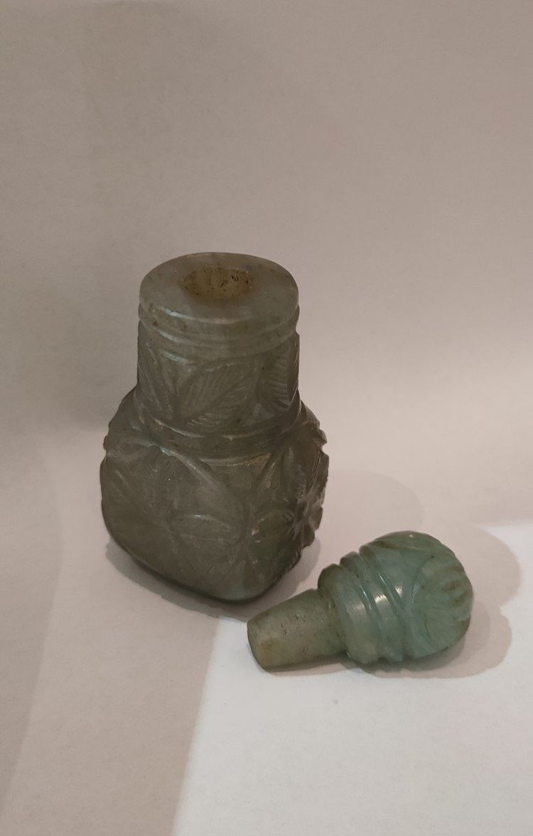 Flacon Tabatière Jade. Inde Flacon à Parfum Sculpté