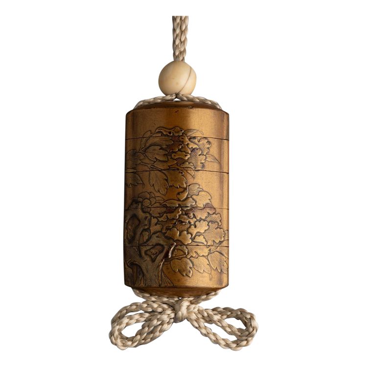 Kajikawa Inro in Gold Lacquer with Peony and Chrysanthemum Decoration, Edo Japan