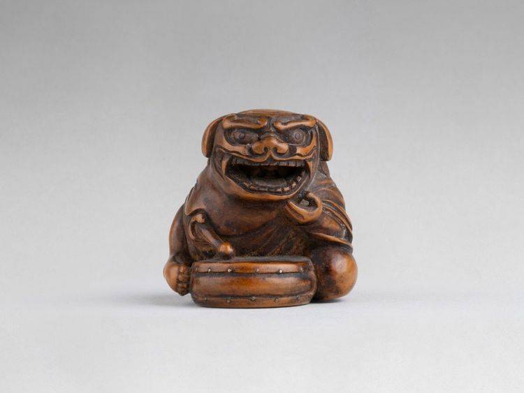Netsuke Par Sansho – Shishimaï. En Bois Sculpté. Japon Edo