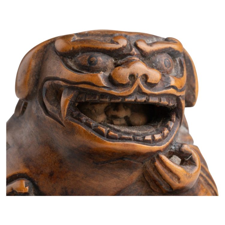 Netsuke Par Sansho – Shishimaï. En Bois Sculpté. Japon Edo