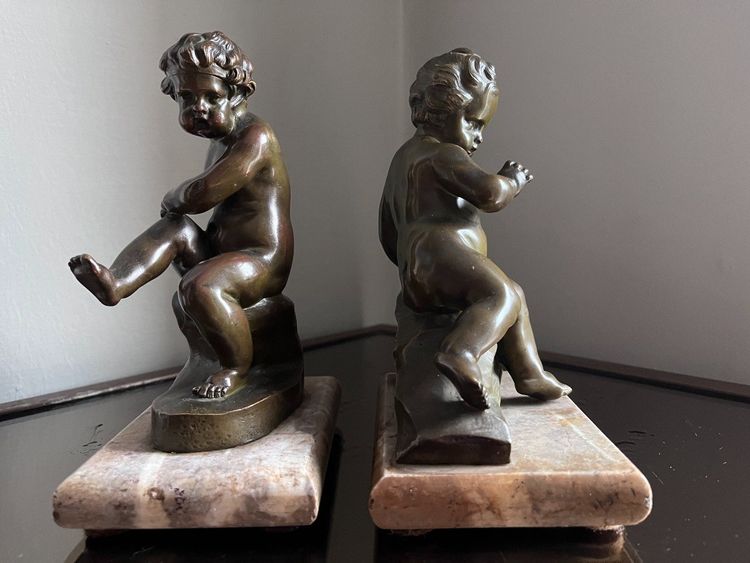 d'après Auguste DELAFONTAINE ( 1813-1892) Paire De Serre-livres Putti En Bronze Patiné