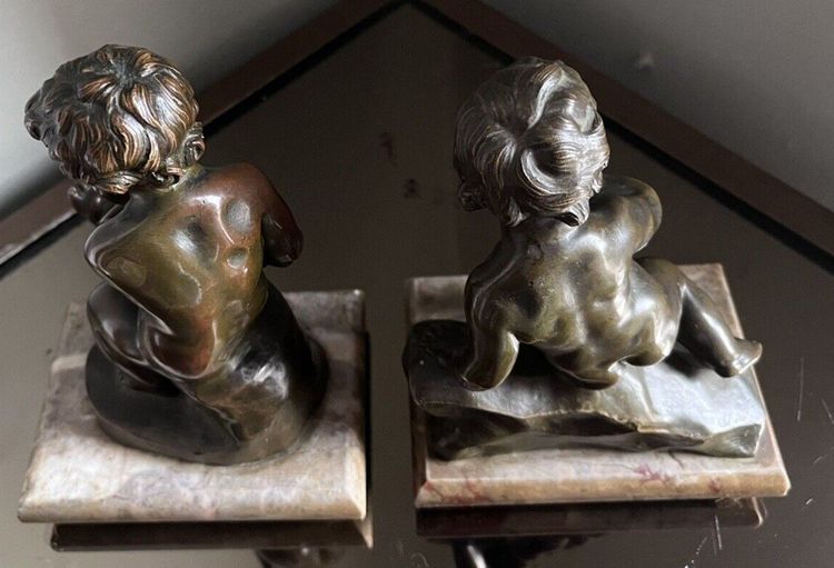 d'après Auguste DELAFONTAINE ( 1813-1892) Paire De Serre-livres Putti En Bronze Patiné
