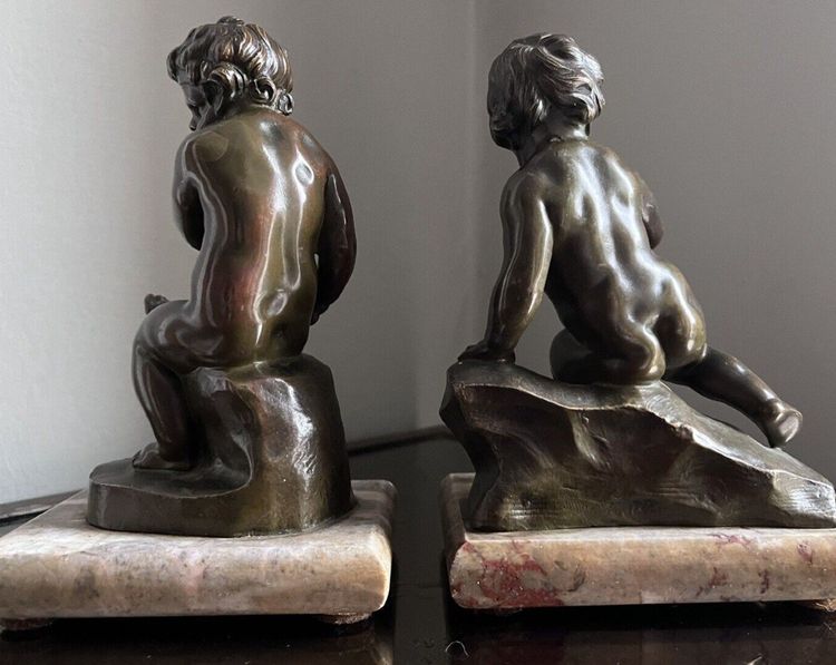 d'après Auguste DELAFONTAINE ( 1813-1892) Paire De Serre-livres Putti En Bronze Patiné