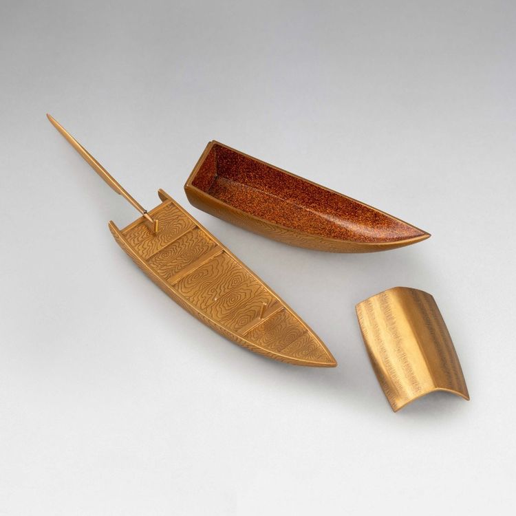Kobako - Seltenes Modell in Form eines Bootes aus Goldlack. Japan Edo