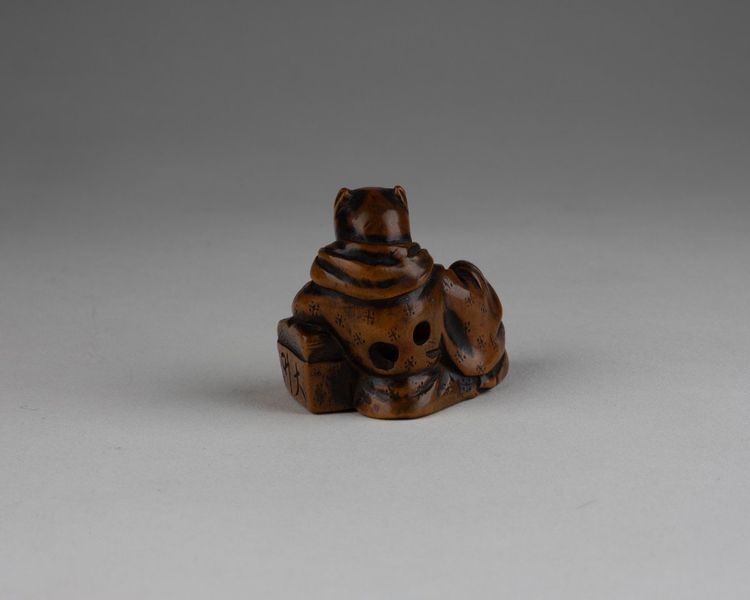 Netsuke - Model representing a fox disguised as a priest. Edo Japan