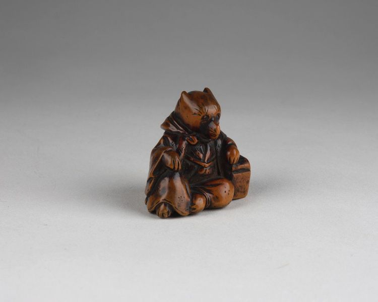 Netsuke - Model representing a fox disguised as a priest. Edo Japan