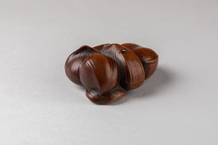 Netsuke - Gruppo di castagne di bosso intagliate