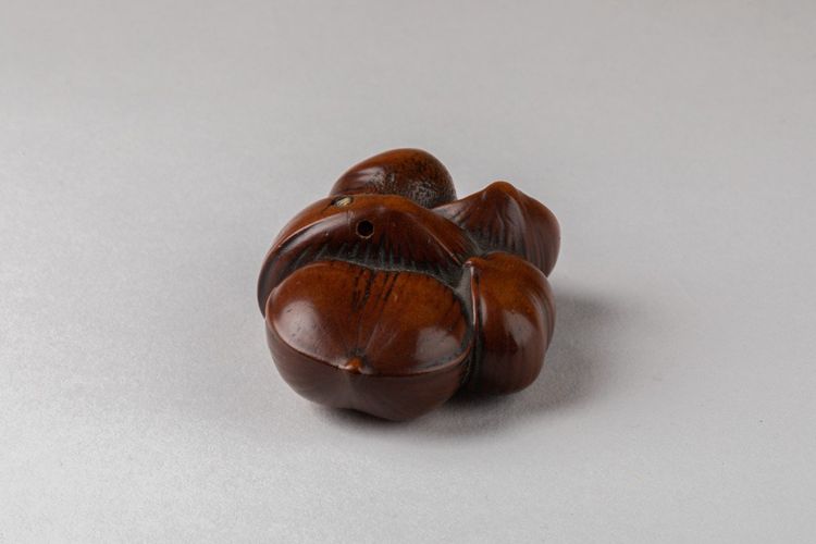 Netsuke - Gruppo di castagne di bosso intagliate