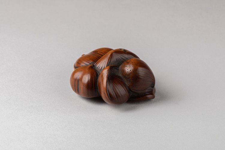 Netsuke - Gruppo di castagne di bosso intagliate