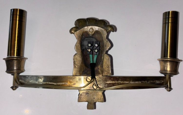 Maison BAGUES, Paar Indische Wandleuchten aus vergoldeter und patinierter Bronze