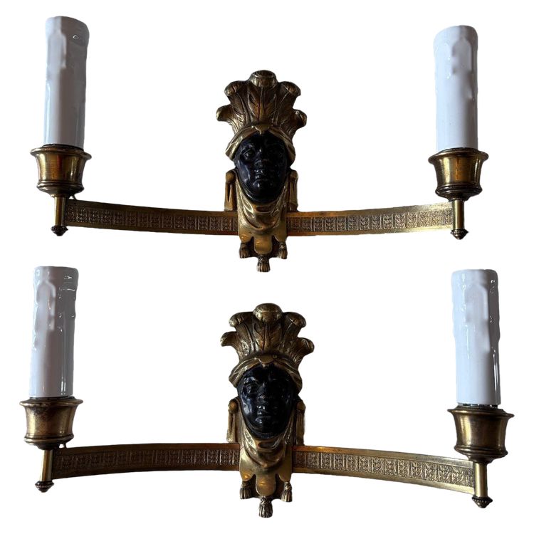 Maison BAGUES, Paar Indische Wandleuchten aus vergoldeter und patinierter Bronze