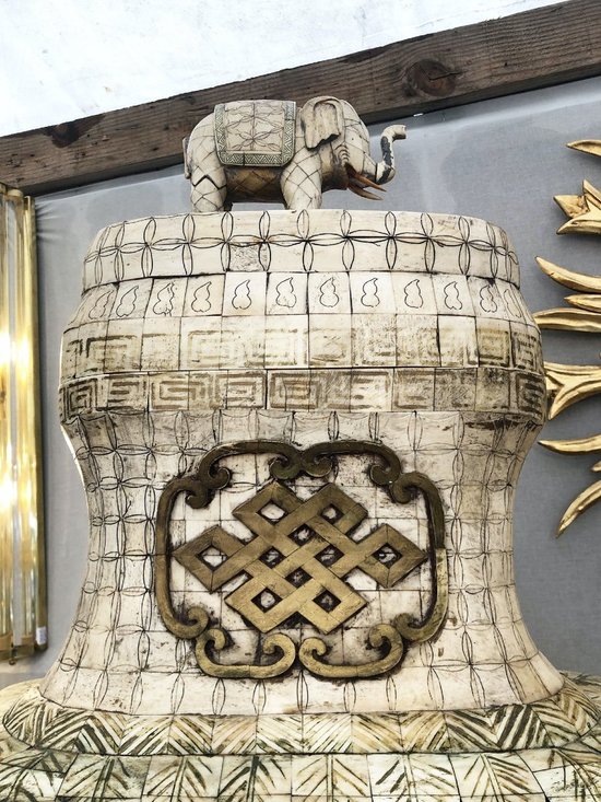 Paire De Très Grands Vases Décoratifs En Os. Chine, XIXe Siècle