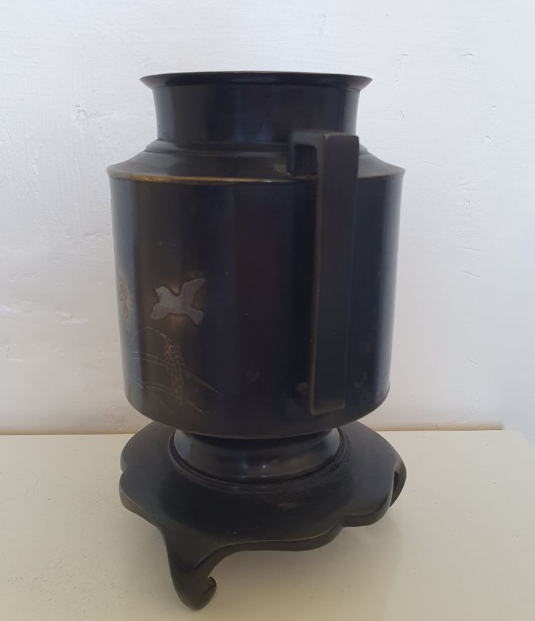Encensoir ou hibachi en bronze d'époque Meiji avec base tripode