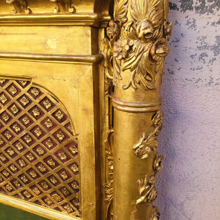 Grande letto Baldaquin in legno dorato, fine XIX secolo