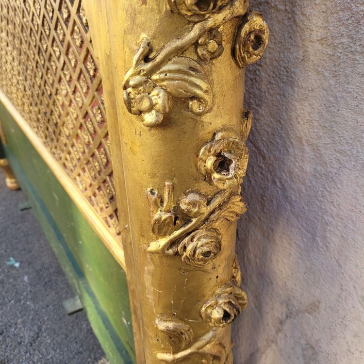 Grande letto Baldaquin in legno dorato, fine XIX secolo