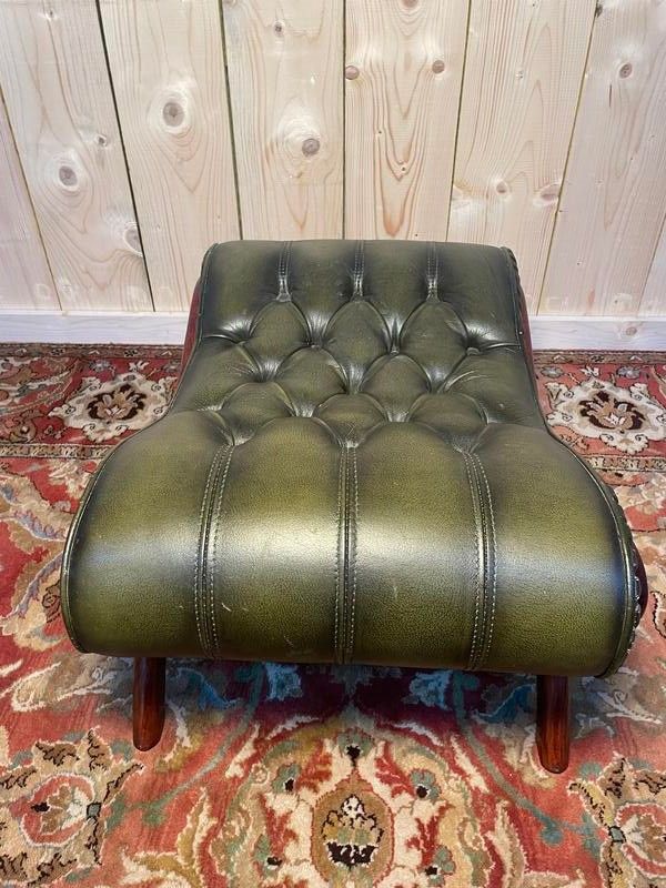 Ruhe - Englisch Chesterfield Fuß in grünem Leder